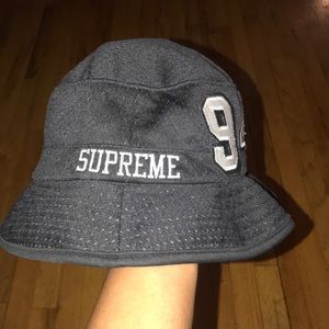 Supreme Bucket hat 🎩